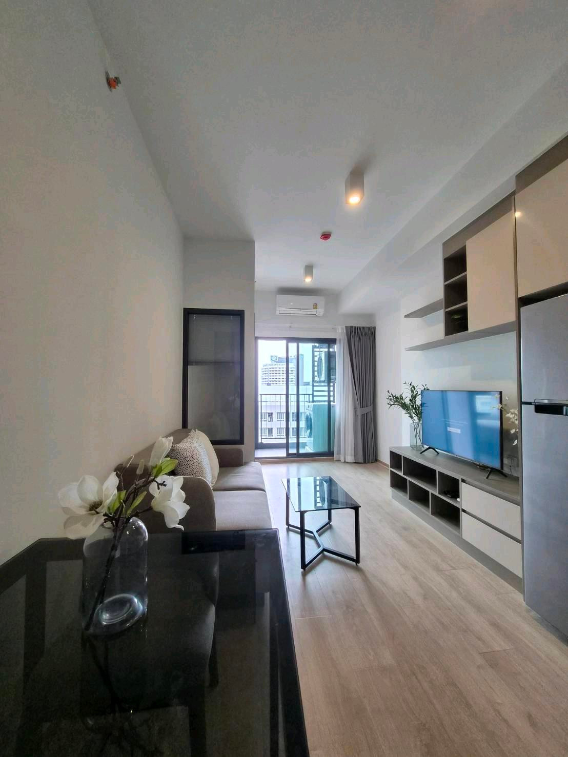 🏢 Ideo Rama 9-Asoke 👫 ✨ ห้องใหญ่ 35 ตร.ม. ฟังก์ชันกว้าง อยู่สบาย | 🌇 ชั้น 9 วิวเมืองกำลังดี บรรยากาศเป็นส่วนตัว | 🚆 ทำเลพระราม 9 ใกล้ MRT พร้อมใช้ชีวิตใจกลาง New CBD