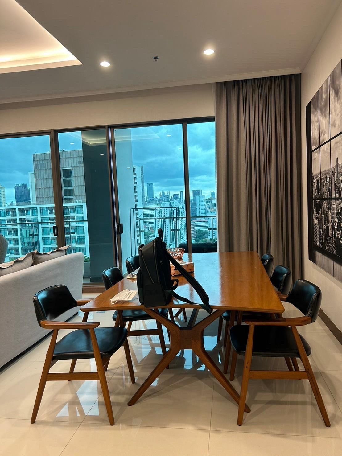 Supalai Oriental Sukhumvit 39, rental price 120,000 baht, Building C, 24th floor, 145 sq m, 3 bedrooms, 3 bathrooms. Supalai Oriental Sukhumvit 39, rental price 120,000 baht, Building C, 24th floor, 145 sq m, 3 bedrooms, 3 bathrooms.