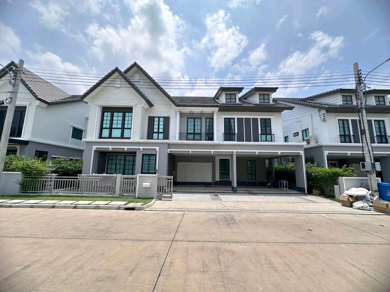 House for sale, Burasiri Panya Indra, large house, 107 sq m, near the garden, near the clubhouse, nice to live in, very good price. House for sale, Burasiri Panya Indra, large house, 107 sq m, near the garden, near the clubhouse, nice to live in, very good price.