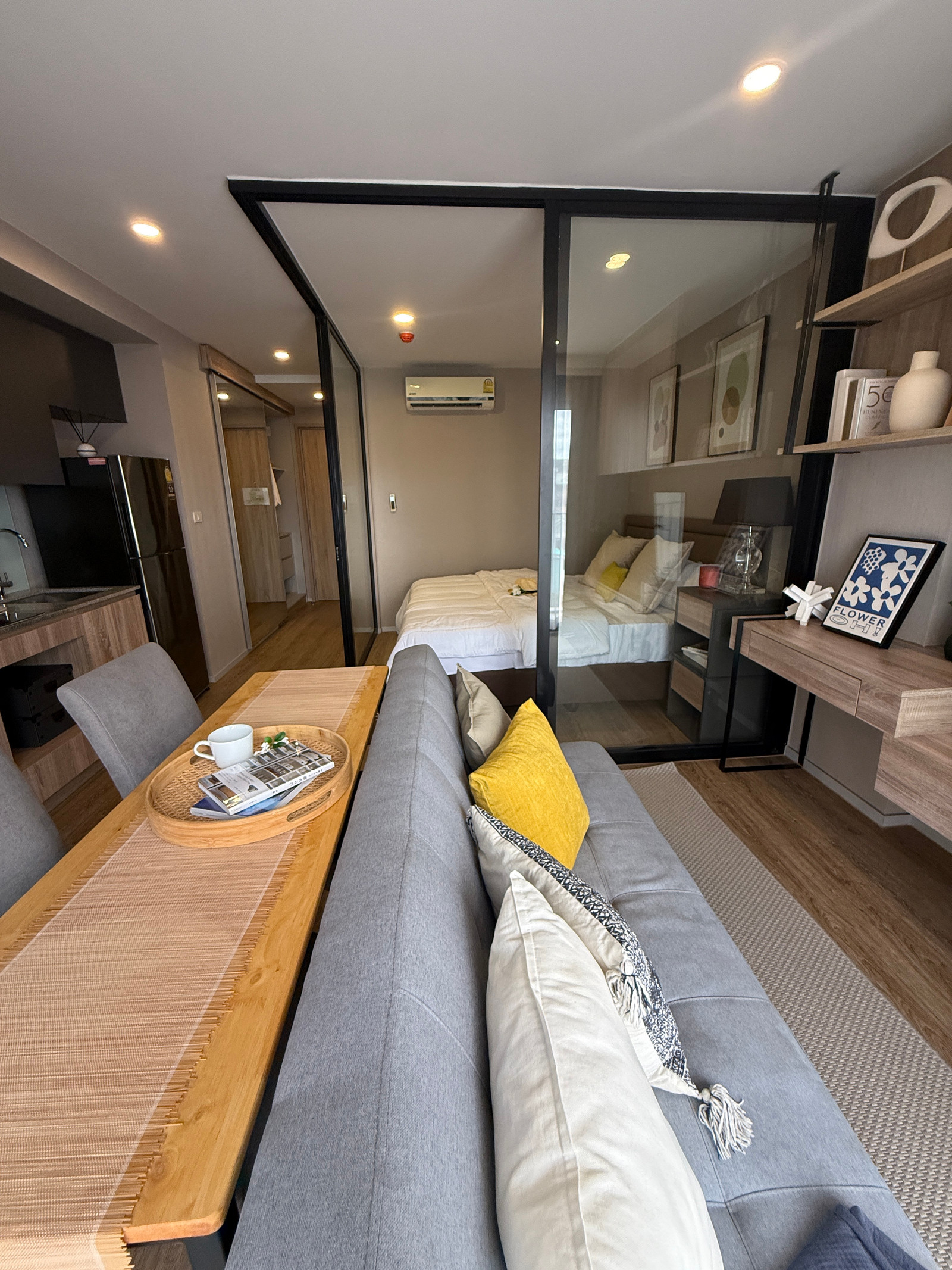 🏙️ Ready for sale! Ready to move in! Ready to transfer! 🏙️ 2,650,000 baht, complete with built-in decoration. Condo in Sathorn area