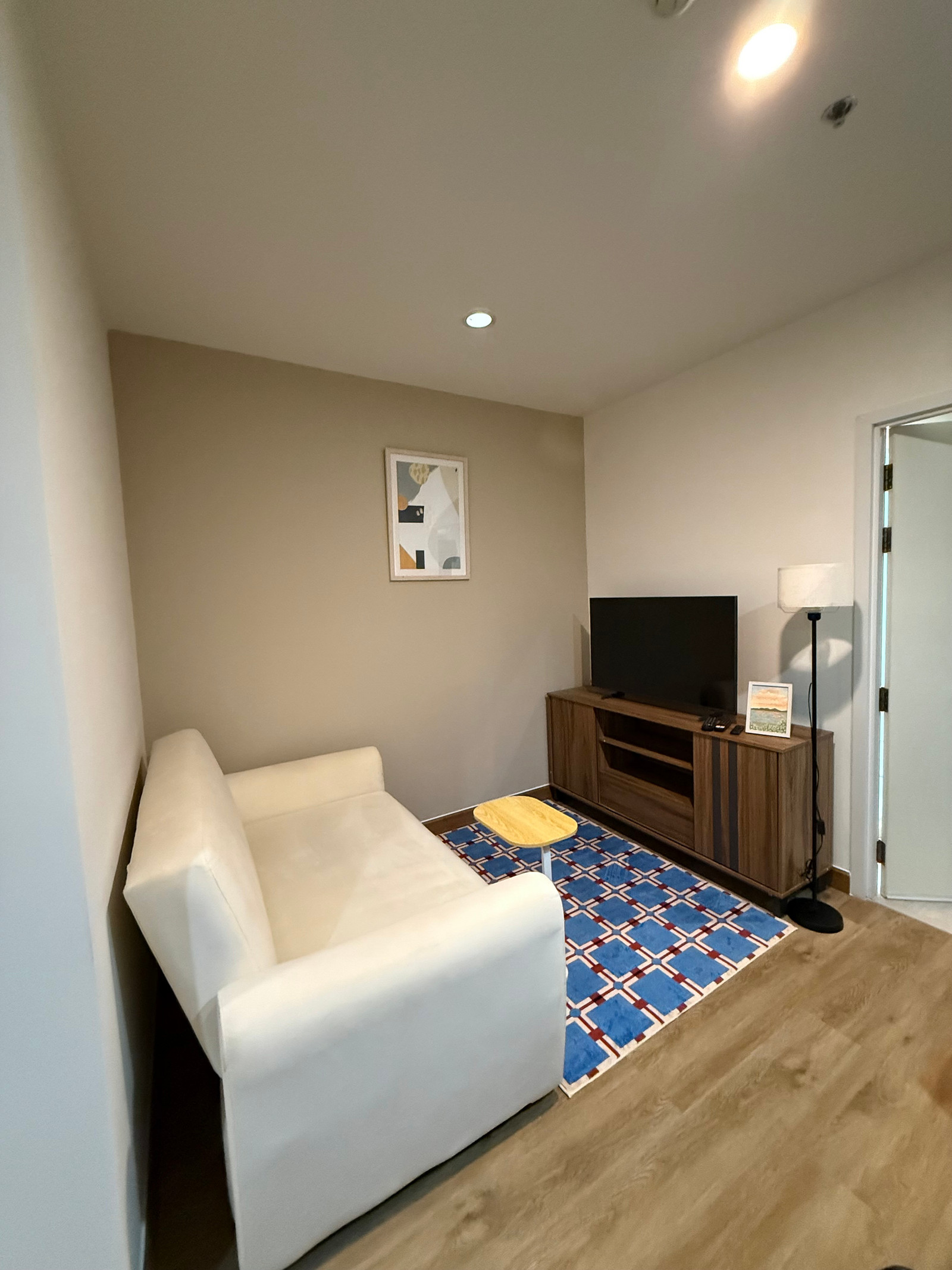Plum Condo Central Station Phase 1, 2 bedrooms, 2 bathrooms, large room, full common area. The released it himself. Plum Condo Central Station Phase 1, 2 bedrooms, 2 bathrooms, large room, full common area. The released it himself.