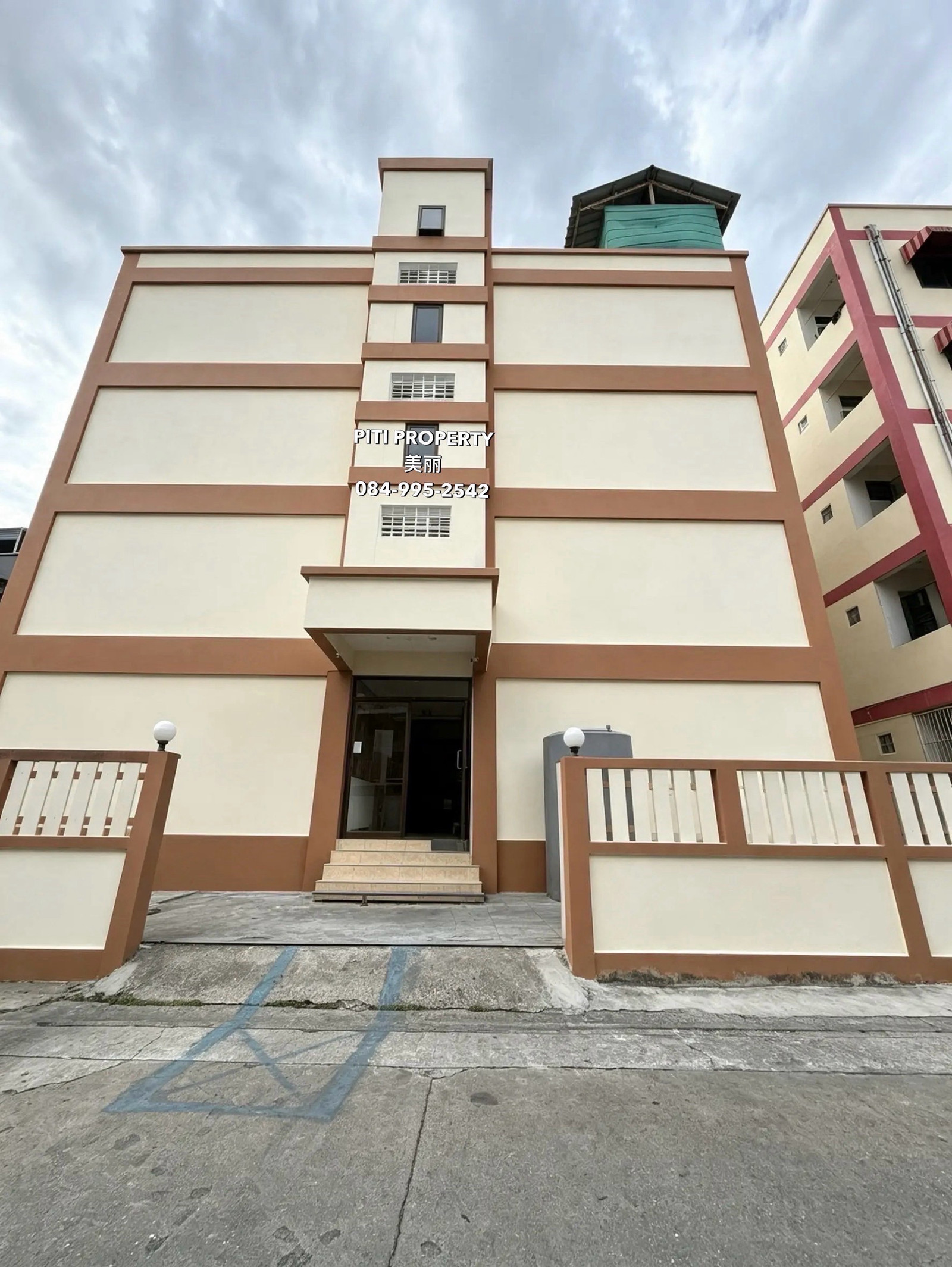 🚩4-storey apartment for sale, prime location Ratchadaphisek-Huai Khwang, Khai Yolk, middle of the CBD, near MRT Cultural Center. Suitable for investors looking for safe assets. Easy to rent Full all year Surrounded by sources of work leading department st 🚩4-storey apartment for sale, prime location Ratchadaphisek-Huai Khwang, Khai Yolk, middle of the CBD, near MRT Cultural Center. Suitable for investors looking for safe assets. Easy to rent Full all year Surrounded by sources of work leading department st