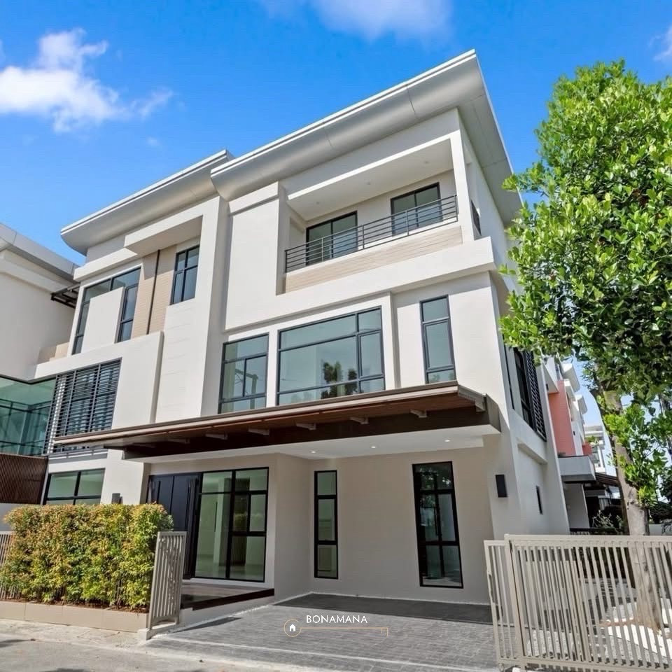 The Zenith Wang Thonglang, 3-story semi-detached house in a very suitable location for families with children studying at international schools. The Zenith Wang Thonglang, 3-story semi-detached house in a very suitable location for families with children studying at international schools.