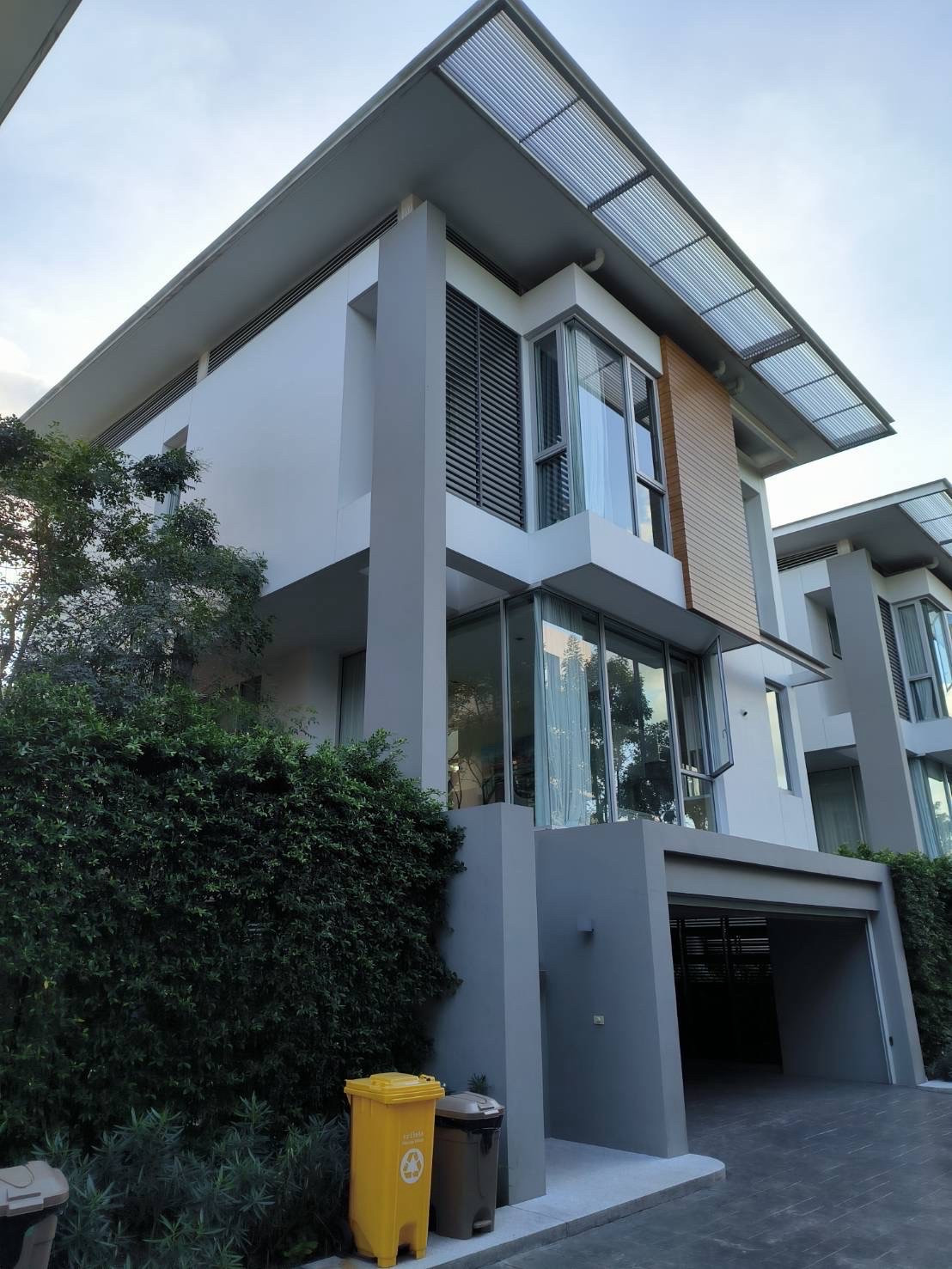 Fully Furnished 3-Storey Villa for Rent at HEM52, Rama 9, Near Bangkok Hospital Available end of September 2026 Fully Furnished 3-Storey Villa for Rent at HEM52, Rama 9, Near Bangkok Hospital Available end of September 2026