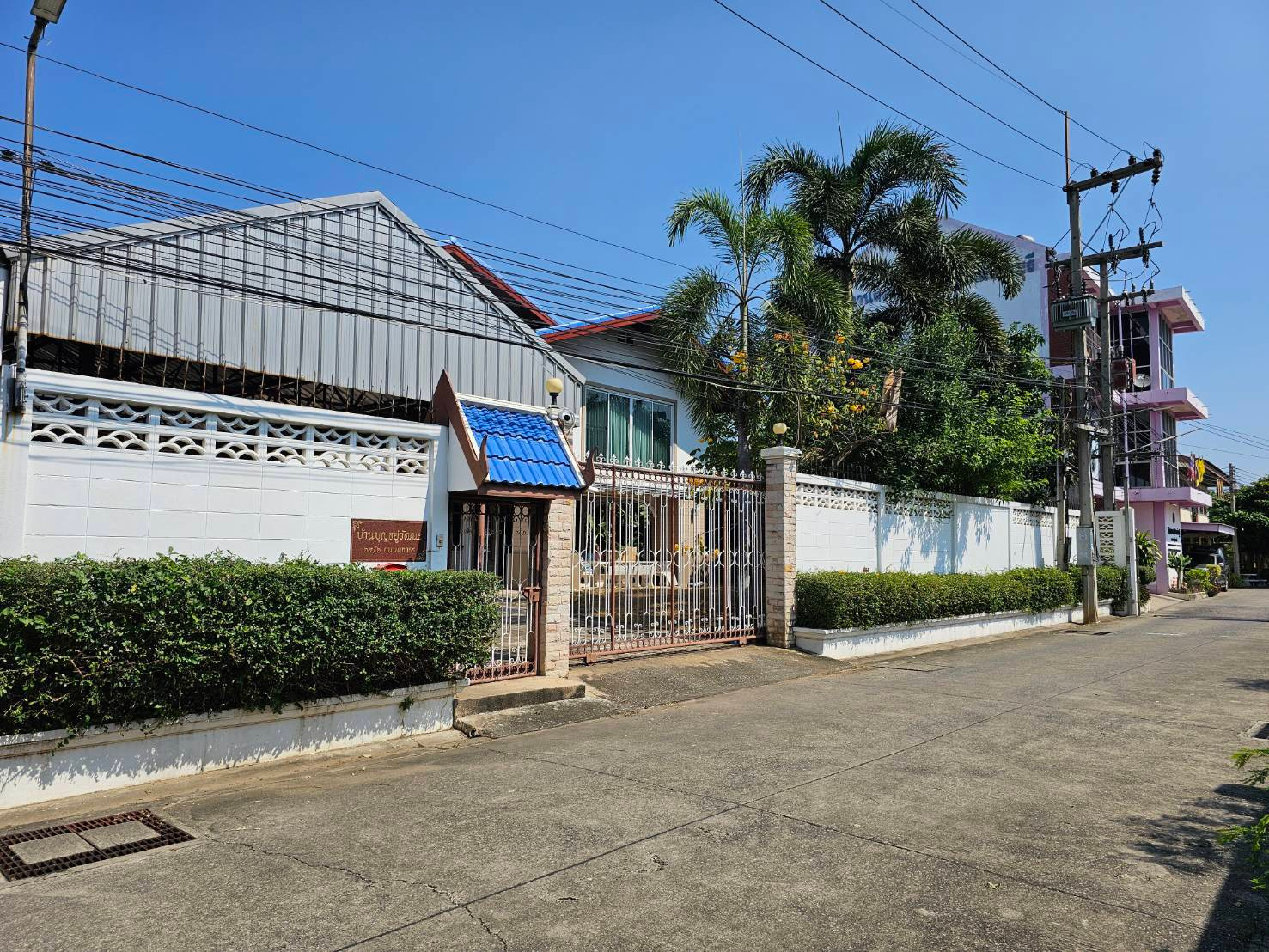 Single house in the heart of Ratchaburi city.