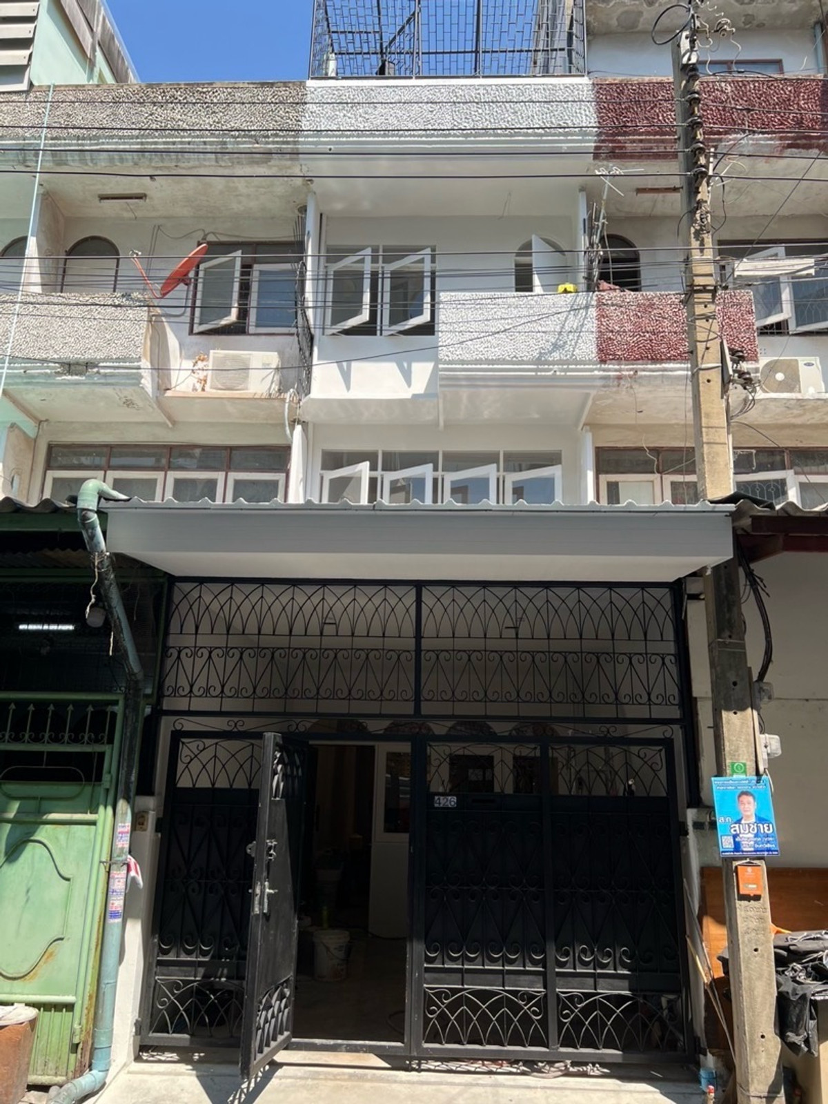 Shophouse for rent Charoen Nakhon 14 near BTS Krung Thon Buri. Shophouse for rent Charoen Nakhon 14 near BTS Krung Thon Buri.