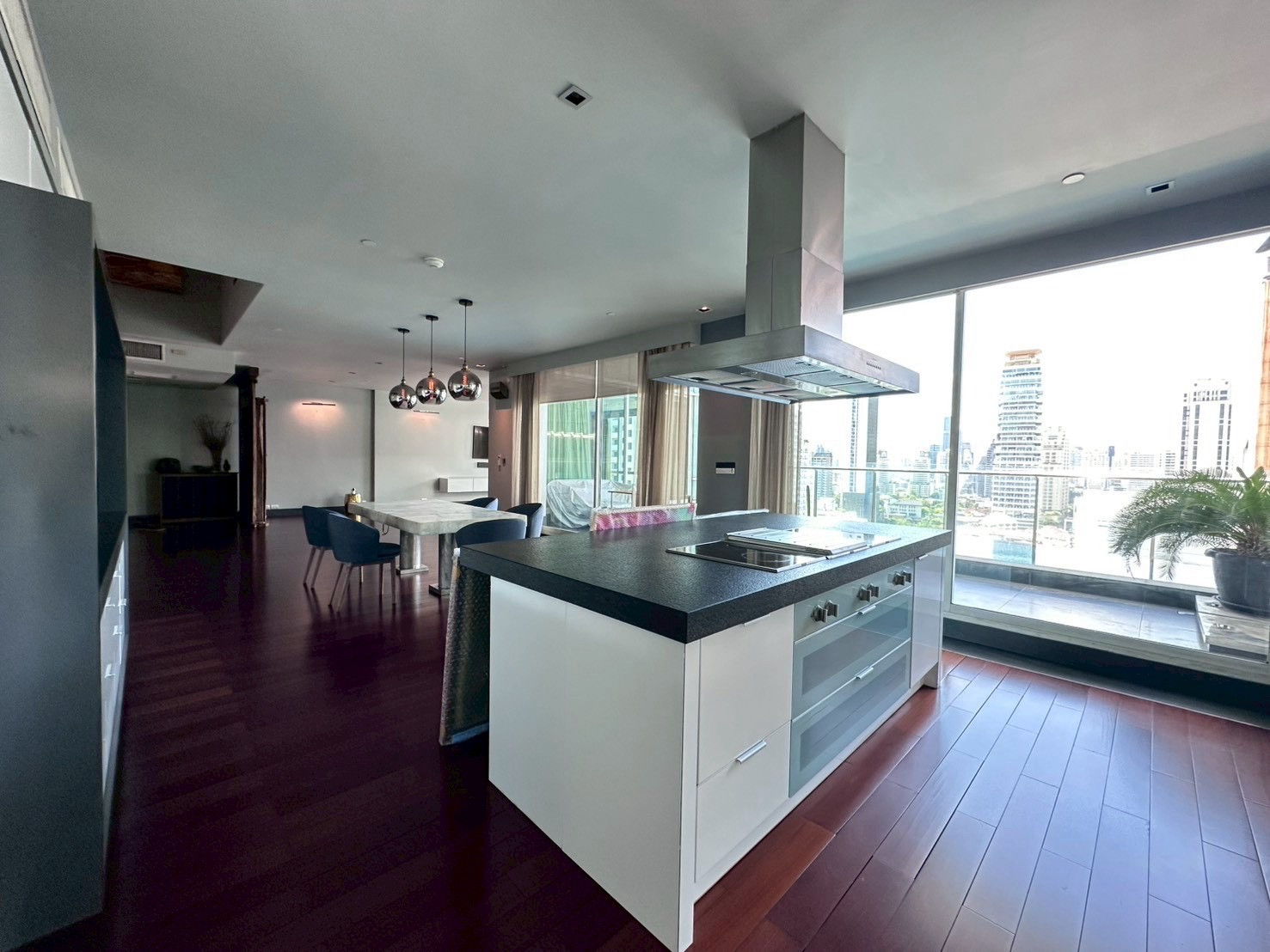 ✨ Le Raffine Sukhumvit 31 Rent 3Bed4Bath Private pool Rent : 210,000 THB/month Pet Friendly🐶🥰 Call: 0635925888