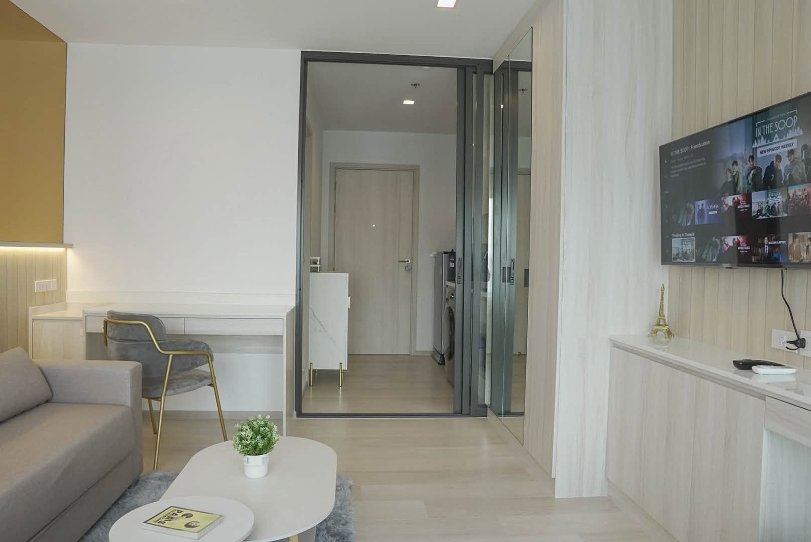 Condo for Rent Life One Wireless