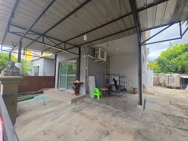 L260131 | ขายบ้านหลังริม 2 ชั้น นิรันดร์วิลล์ 10 ทำเลบางพลี–ลาดกระบัง ขนาด 32.7 ตร.วา ฟังก์ชันครบ 3 ห้องนอน 2 ห้องน้ำ บ้านสภาพดี หิ้วกระเป๋าพร้อมเข้าอยู่ เหมาะสำหรับครอบครัวที่ต้องการบ้านพร้อมอยู่ในบรรยากาศเงียบสงบ – รูปที่ 3