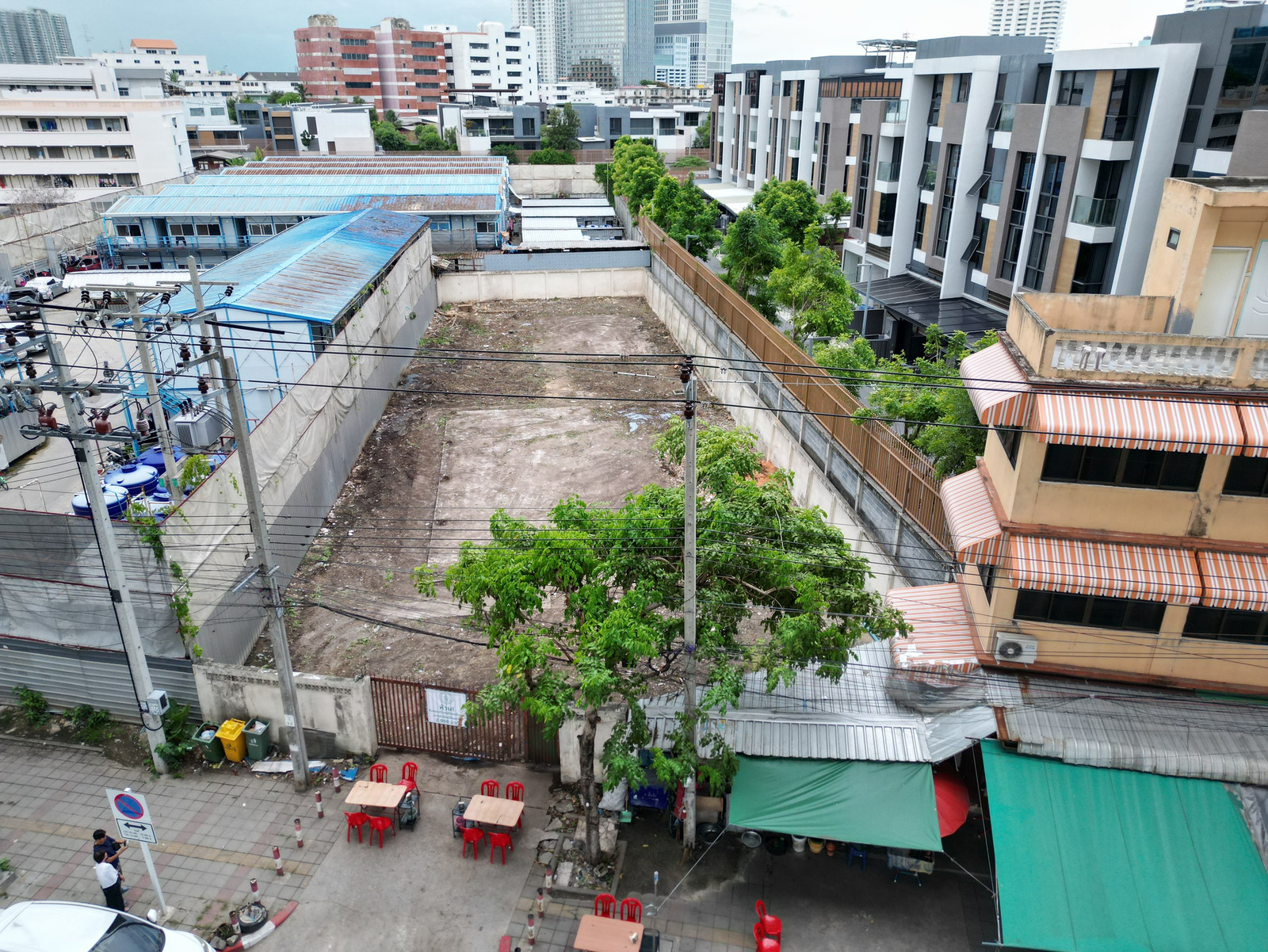 ขายที่ดิน 214.8 ตารางวา ติดถนนเลียบวงแหวนสะพานภูมิพล 1-2 (พื้นที่ผังเมืองสีแดง) เข้า-ออก ได้ 2 ถนน **ถนนยานนาวา + ถนนพระราม3** – รูปที่ 2