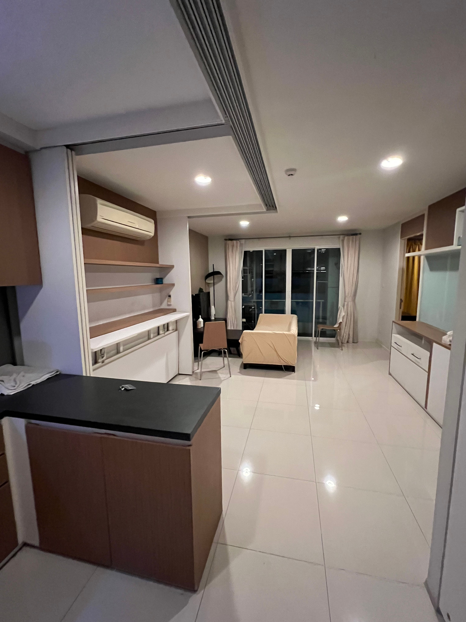 Urgent sale: Condo Whizdom the exclusive Punnawithi 64 square meters. Urgent sale: Condo Whizdom the exclusive Punnawithi 64 square meters.