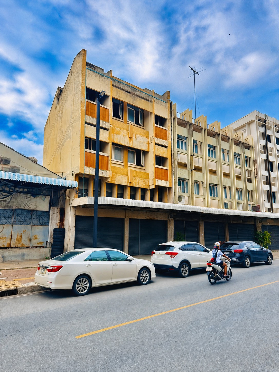 🏢🔥 ขายตึกแถว 3 ชั้นครึ่ง ใจกลางเมืองโคราช 🔥🏢 📍 ถนนสุรนารี ต.ในเมือง อ.เมืองนครราชสีมา จ.นครราชสีมา ⭐ ทำเลใจกลางเมือง | เหมาะทำธุรกิจ | รีโนเวทได้ตามสไตล์ ⭐ ใครกำลังมองหา “ตึกทำเลดีในเมืองโคราช” 🏢🔥 ขายตึกแถว 3 ชั้นครึ่ง ใจกลางเมืองโคราช 🔥🏢 📍 ถนนสุรนารี ต.ในเมือง อ.เมืองนครราชสีมา จ.นครราชสีมา ⭐ ทำเลใจกลางเมือง | เหมาะทำธุรกิจ | รีโนเวทได้ตามสไตล์ ⭐ ใครกำลังมองหา “ตึกทำเลดีในเมืองโคราช”