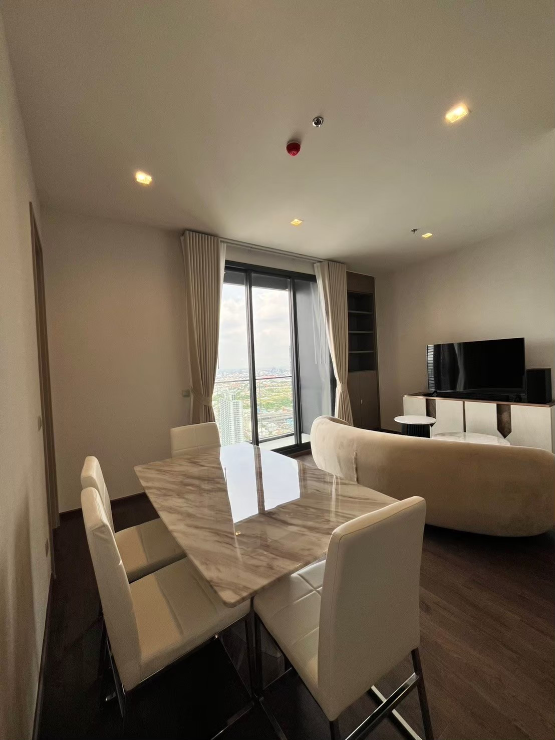 HOT DEAL 2 bedrooms for rent at The Address siam ratchathewi HOT DEAL 2 bedrooms for rent at The Address siam ratchathewi