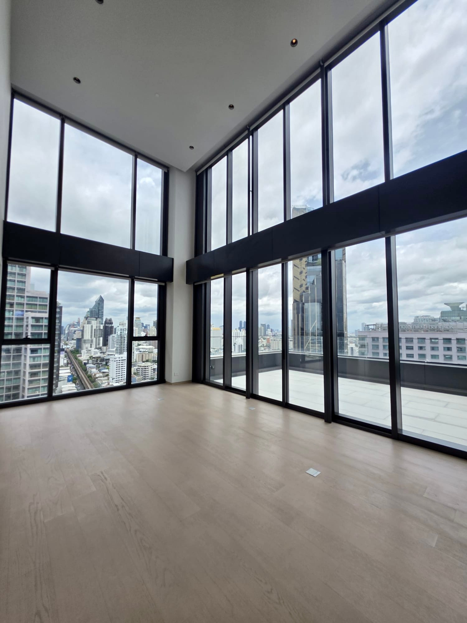 Scope Thonglor Duplex PH: 4bed 5bath + maid quarter 645.89sqm Fully Fitted 470,000,000 Am: 0656199198