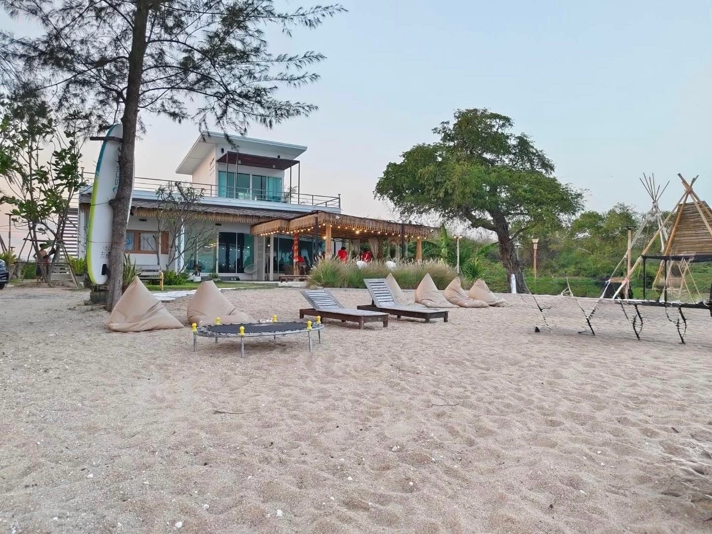 ขายบ้านพักตากอากาศติดทะเล ประจวบคีรีขันธ์ หาดสวย น้ำใส ไม่มีถนนกั้น พร้อมโอกาสสร้างรายได้จากที่พัก ขายบ้านพักตากอากาศติดทะเล ประจวบคีรีขันธ์ หาดสวย น้ำใส ไม่มีถนนกั้น พร้อมโอกาสสร้างรายได้จากที่พัก
