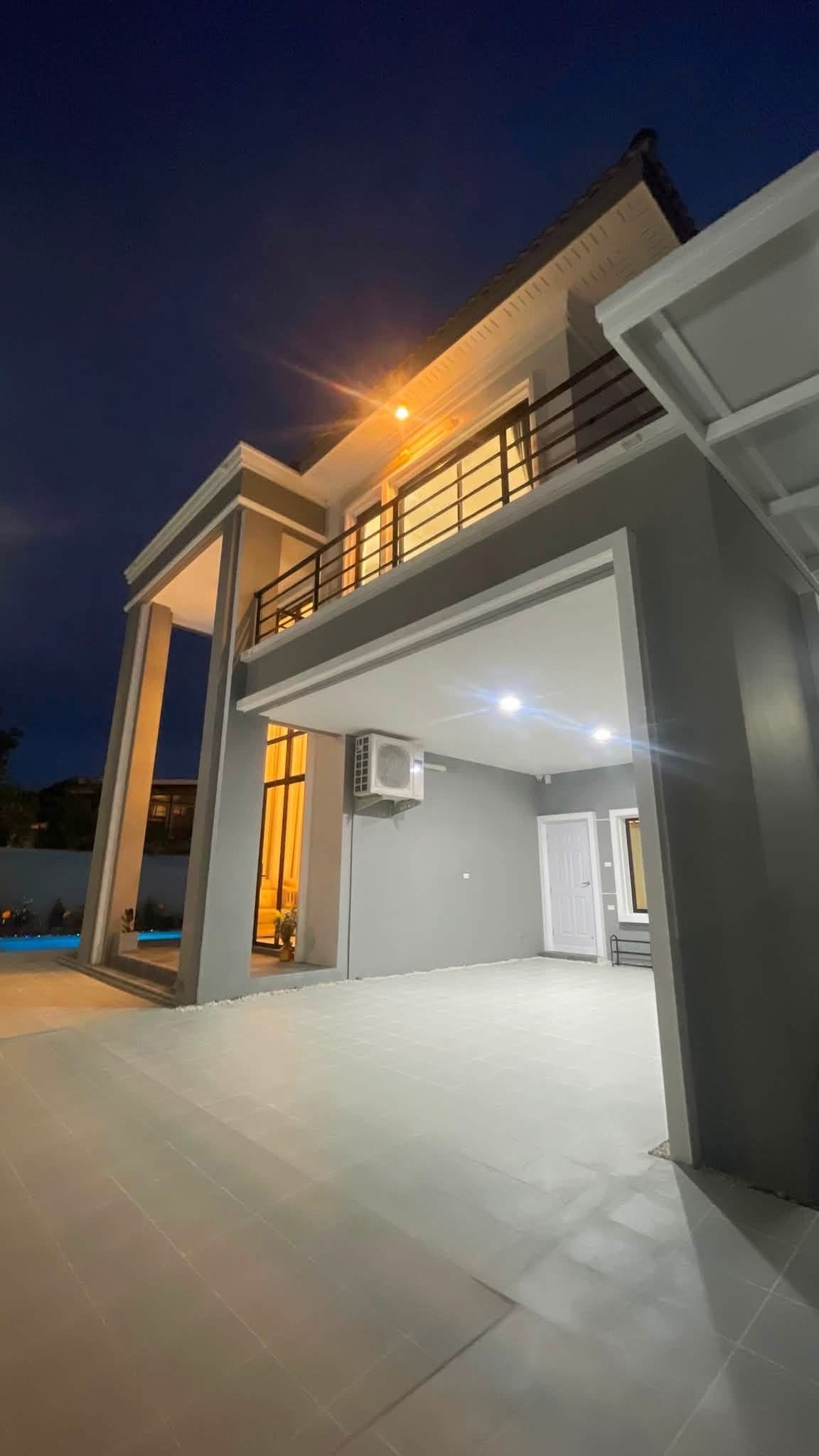 Spacious Pool Villa for Rent in On Nut near MRT Si Nut, Seacon Square and Paradise Park Spacious Pool Villa for Rent in On Nut near MRT Si Nut, Seacon Square and Paradise Park