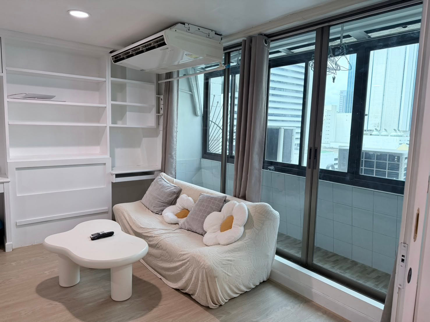 ให้เช่า คอนโด  Diamond Tower ซอย 7 ใจกลางสีลม | ติด BTS ช่องนนทรี เดินเพียง 1 นาที | พร้อมเข้าอยู่ – รูปที่ 2