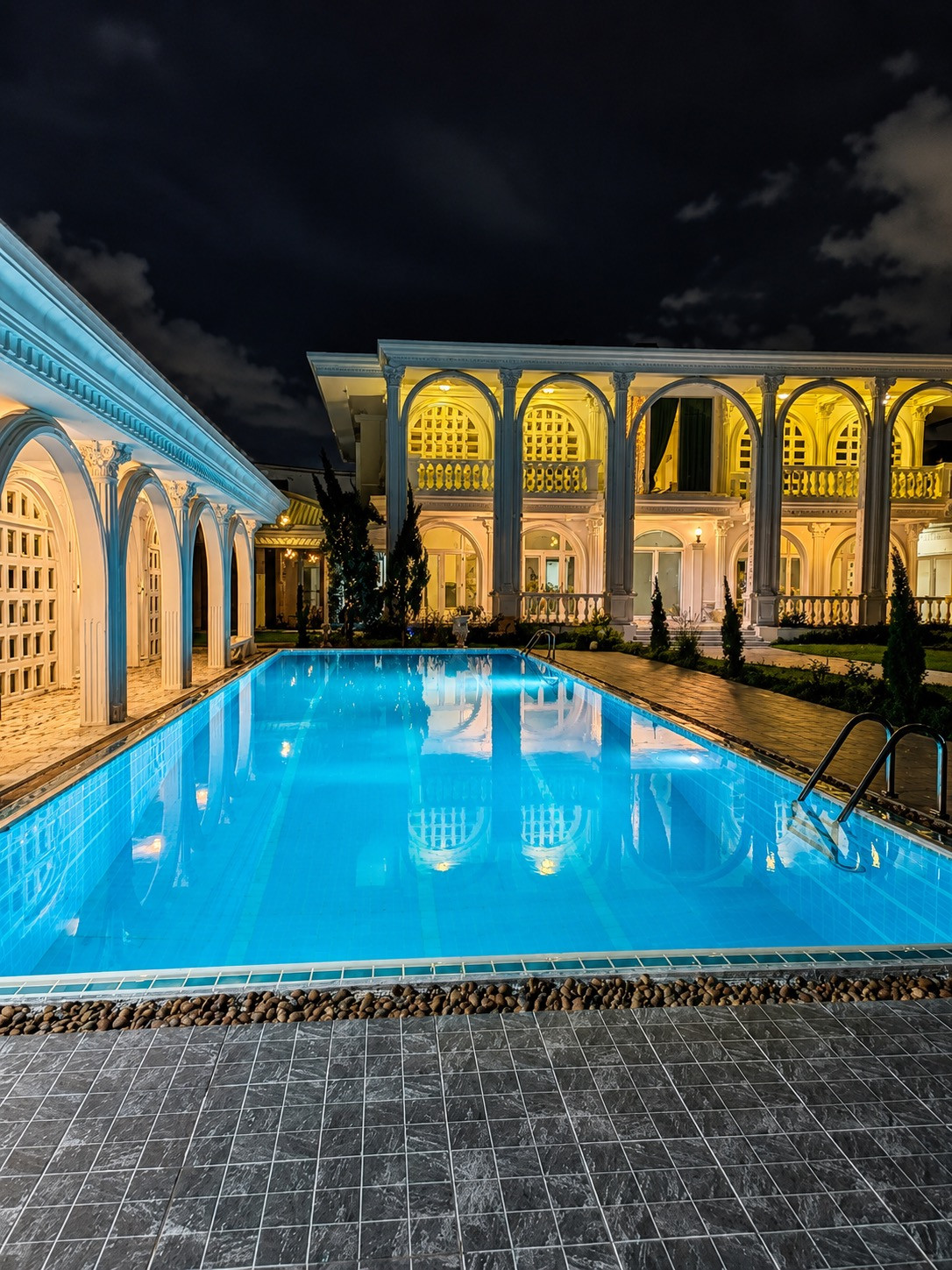 Mansion for sale, Phatthanakan 61, private swimming pool. Usable area 1000 square meters Mansion for sale, Phatthanakan 61, private swimming pool. Usable area 1000 square meters