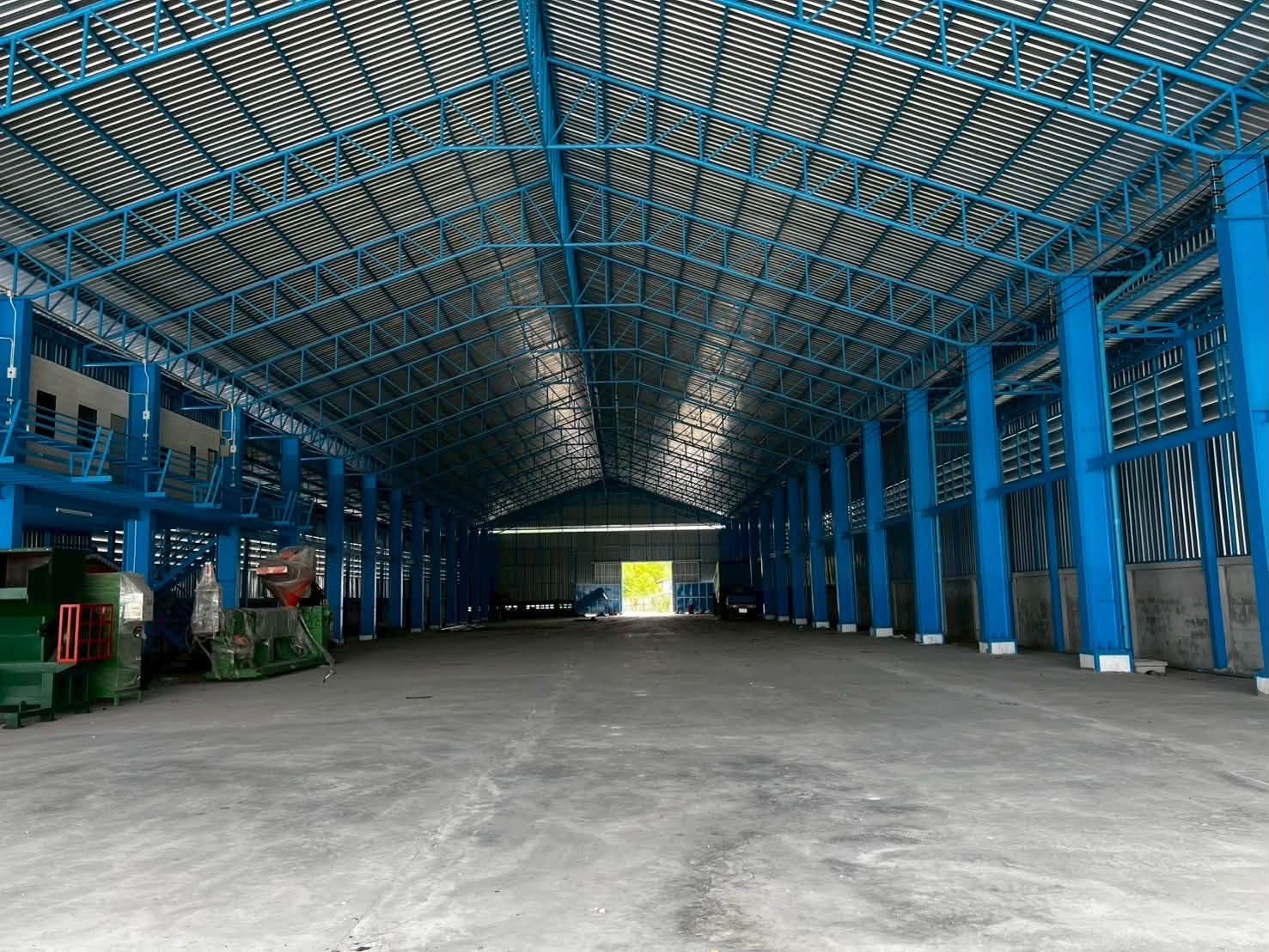 ปล่อยเช่า 📦 โกดัง ขนาด 2,800 ตรม มีที่พักคนงาน 🩷 ผังชมพู 📍 บางน้ำจืด สมุทรสาคร   