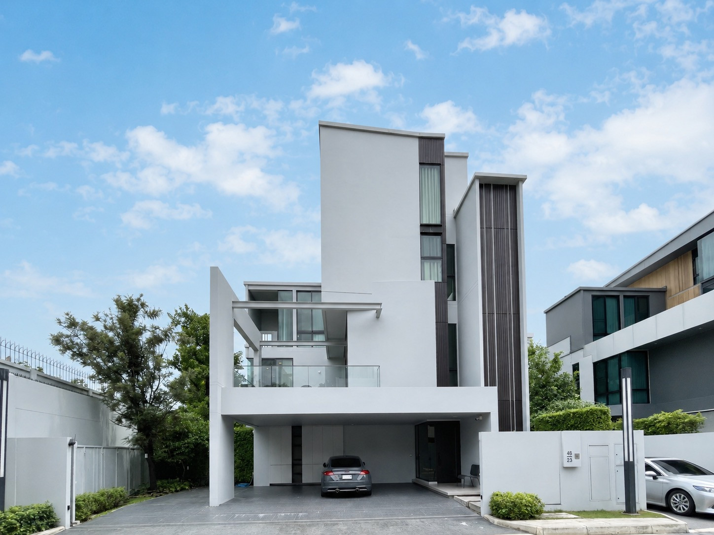 For sale/rent, 3-storey corner detached house, Ultra Luxury level, with private elevator. On a large plot of land up to 104.1 sq m. The area is wide, private and has a garden around the house that is hard to find in the project 🍃🌳🏡 VIVE Krungthep Kreetha 