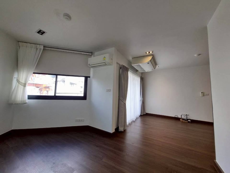 ✨ 2 ห้องนอน ห้องกว้าง ทำเลสีลม ใจกลางเมือง 📍 Green Point Silom – รูปที่ 2