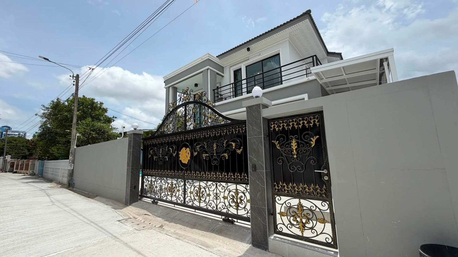 🔥🔥32271🔥🔥 Pool villa for rent near Srinuch Station, located on Srinakarin Road. 🌐LINE ID: @fastyforrentcondo