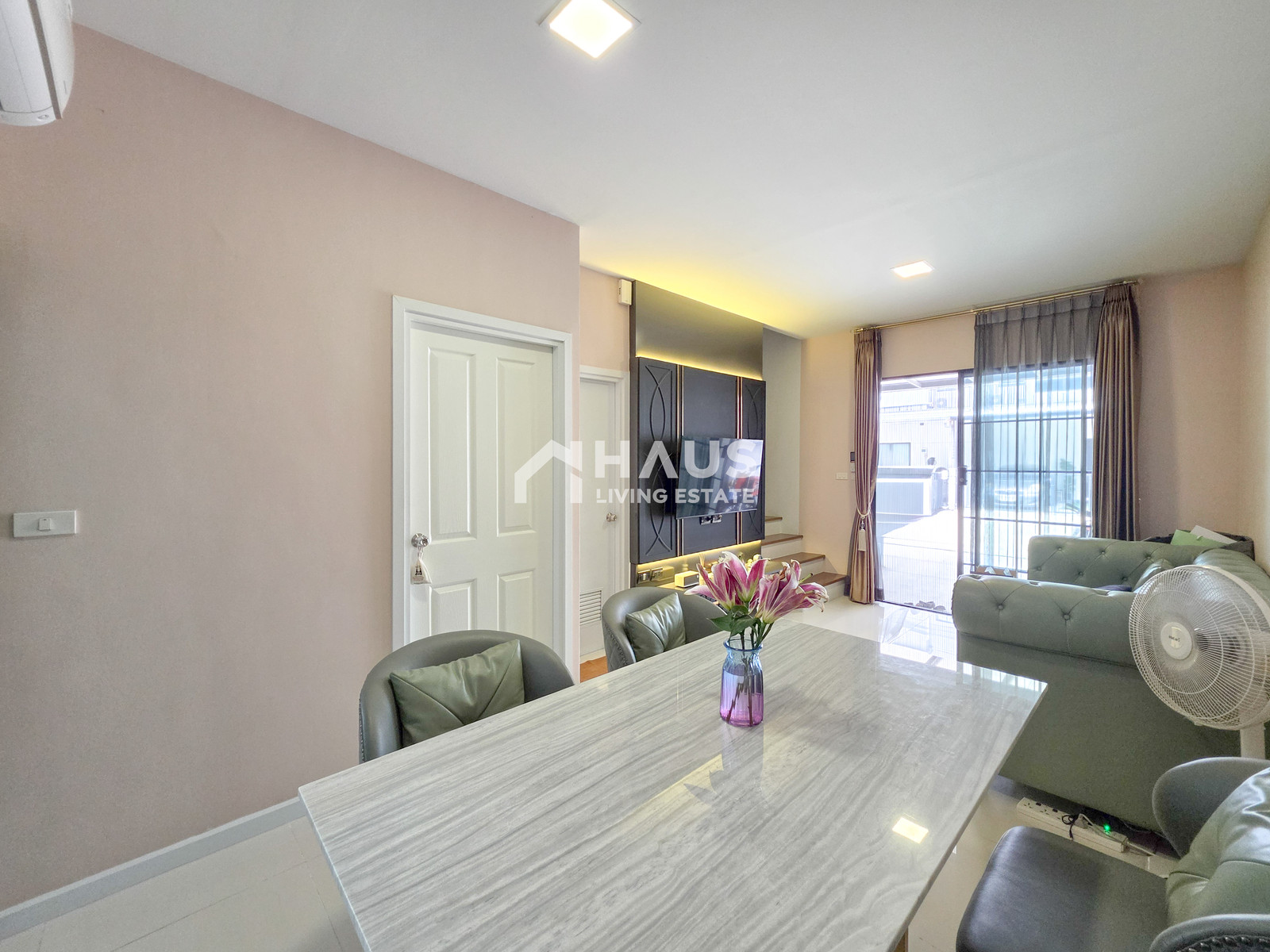 ✨ บ้านหน้ากว้าง 5.5 เมตร หลังบ้านลงเข็มแล้ว เฟอร์พร้อม หิ้วกระเป๋าเข้าอยู่ได้เลย 🔥 ขายทาวน์โฮม เดอะ ธาม ราชพฤกษ์ - สิรินธร 🔥 The Thamm Ratchaphruek - Sirindhorn / 4 ห้องนอน #TBGK100 – รูปที่ 3