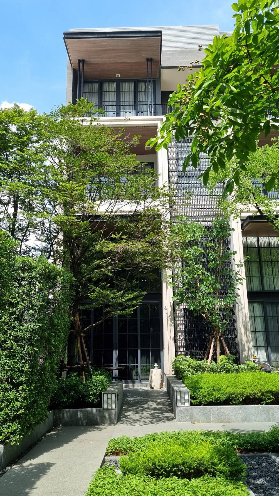 🏠✨Quarter 31 | Sale/rent townhome 4 bedrooms (HBH-HL-253)
