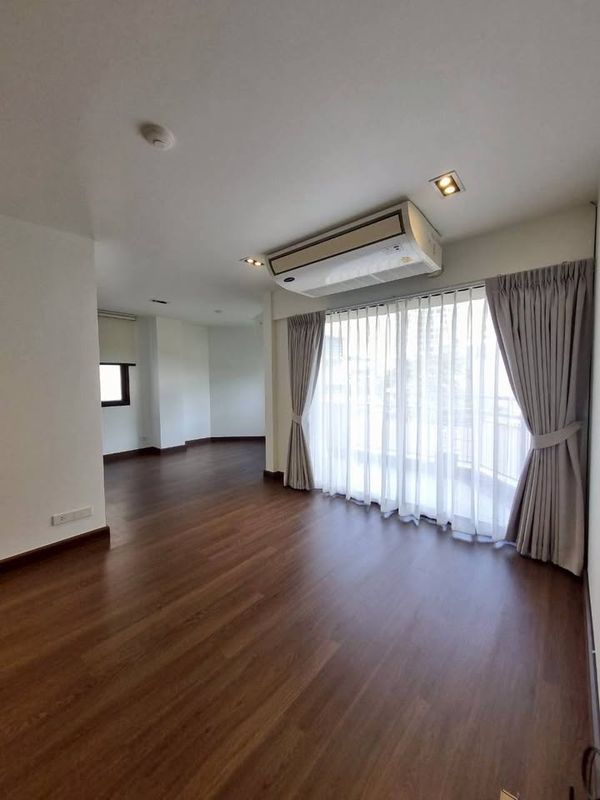 ✨ 2 ห้องนอน ห้องกว้าง ทำเลสีลม ใจกลางเมือง 📍 Green Point Silom