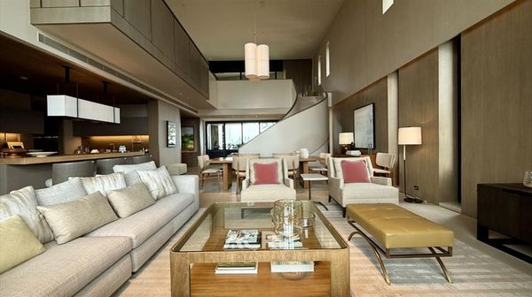 คอนโดหรู Duplex 2 ชั้น ใจกลางสาทร-นราธิวาส ใกล้รถไฟฟ้า ทางด่วน ตกแต่งสวยมาก