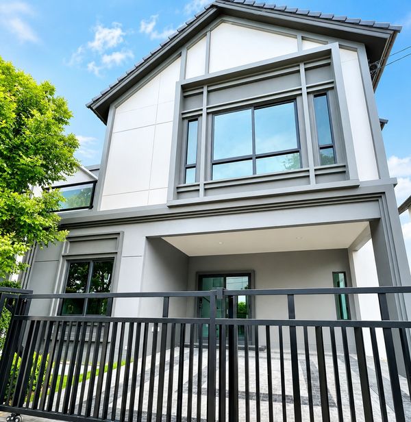 2-story twin house for sale, Grand Britannia Bangna-Suvarnabhumi, 4 bedrooms, good location, near Suvarnabhumi Airport.