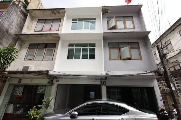 RB070326 4-story commercial building for rent, newly renovated interior, Sathorn 11 area, near BTS St. Louis, suitable for a home office, studio or residence.