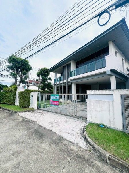 #ขายบ้านเดี่ยวหลังมุม 4 ห้องนอน โครงการคุณภาพ บ้านพื้นที่ใช้สอย 280 ตรม. บนที่ดิน 108 ตร.ว #หมู่บ้านเศรษฐสิริ ศรีนครินทร์-พระราม 9 ถนนกรุงเทพกรีฑา ซอย 7 แยก 4#ใกล้โรงเรียนนานาชาติไบรท์ตัน#ใกล้เดอะมอลล์บางกะปิ#ราคาขายสุดพิเศษ 19,900,000 ลบ. (พร้อมรับเงื่อน