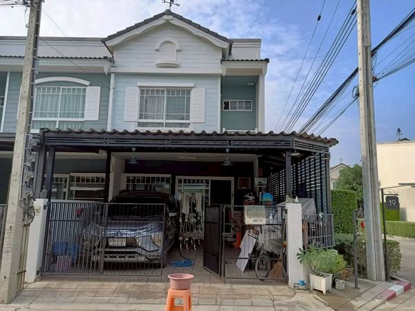 🏡 ขายทาวน์โฮมหลังมุม หมู่บ้านอินดี้ บางใหญ่ (Indy Bang Yai) 📍 ต้นซอยแก้วอินทร์ ใกล้เซ็นทรัล เวสต์เกต 💰 ราคาเพียง 2,700,000 บาท ค่าใช้จ่ายวันโอน ฝ่ายละครึ่ง