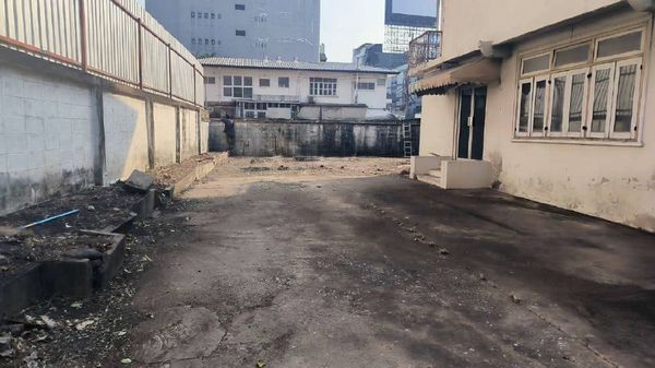 Land for sale 1 rai 0 ngan 90.7 sq m, Soi Sukhumvit 4, near BTS Nana and Benjakitti Park.