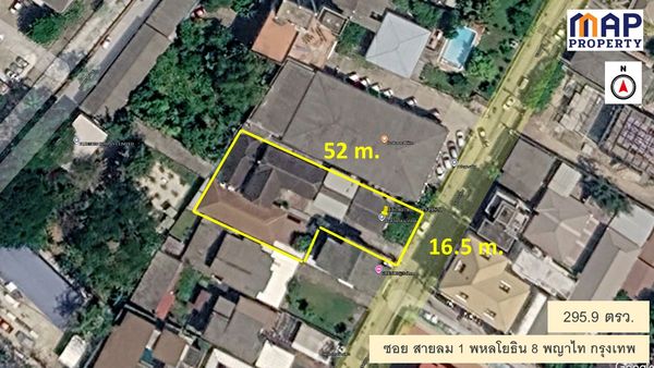 Land for sale in Soi Sailom 1, area 295.9 square wa (16.5 x 52 meters), with 4 houses.