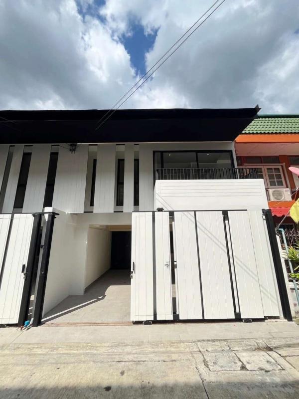 ทาวน์โฮม ปรีดีพนมยงค์ 14 / 2 ห้องนอน (ขายพร้อมผู้เช่า), Townhome Pridi Phanomyong 14 / 2 Bedrooms (SALE WITH TENANT) GNG243