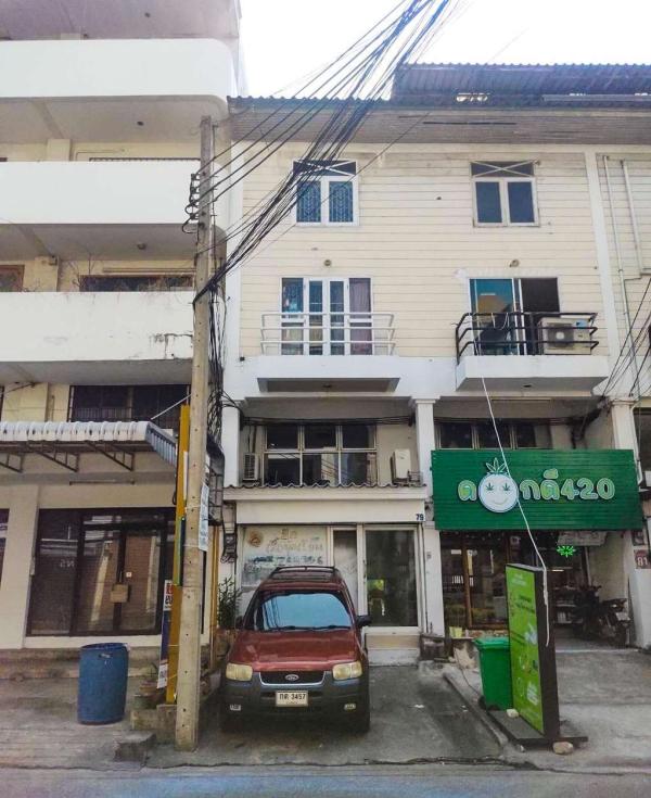 Commercial building, Soi Srinakarin 42 / 4 Storey (FOR SALE) GNG233