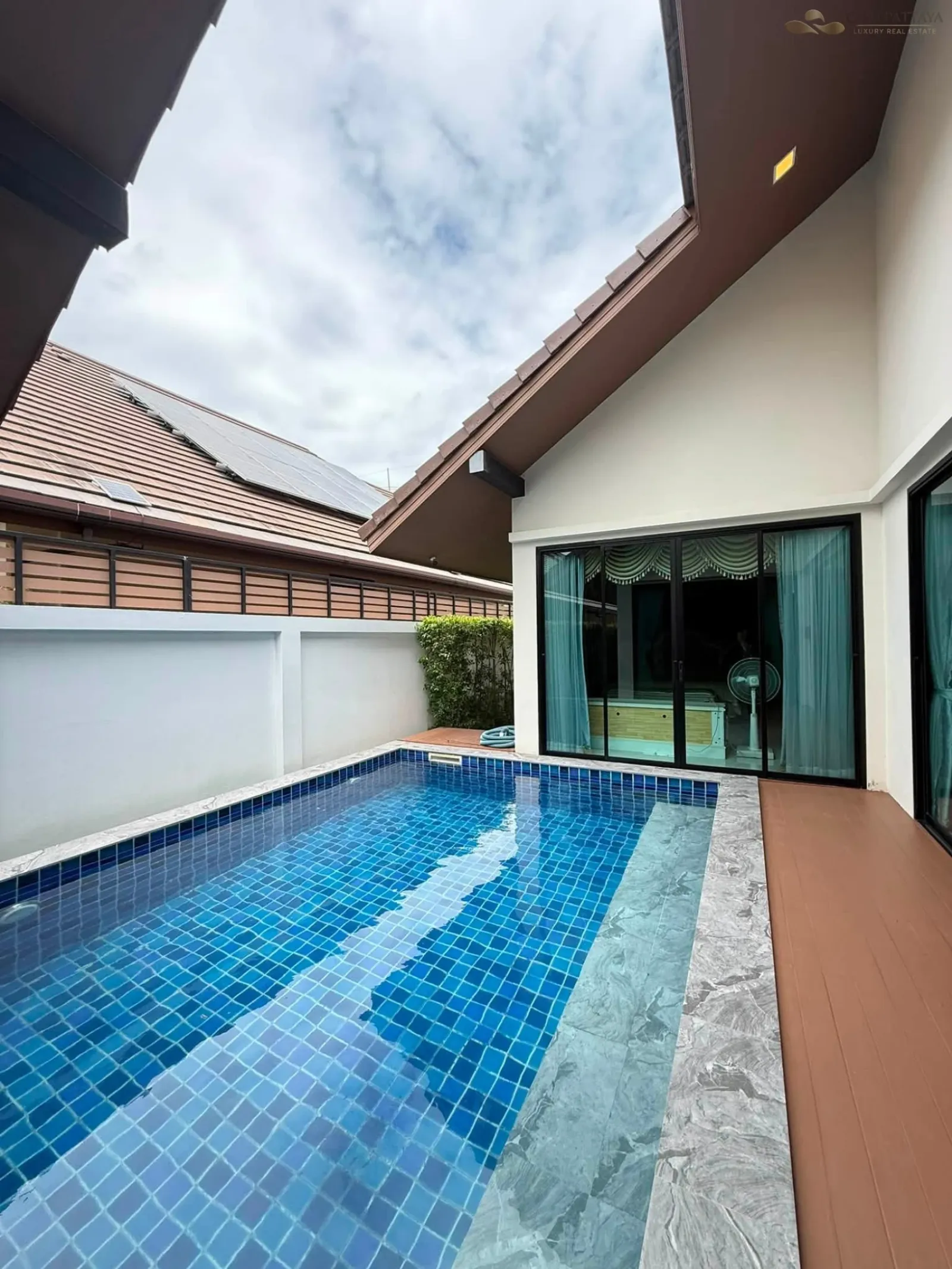 บ้านเดี่ยวพร้อมสระว่ายน้ำส่วนตัวให้เช่า – เดอะ เมเปิล วิลเลจ
