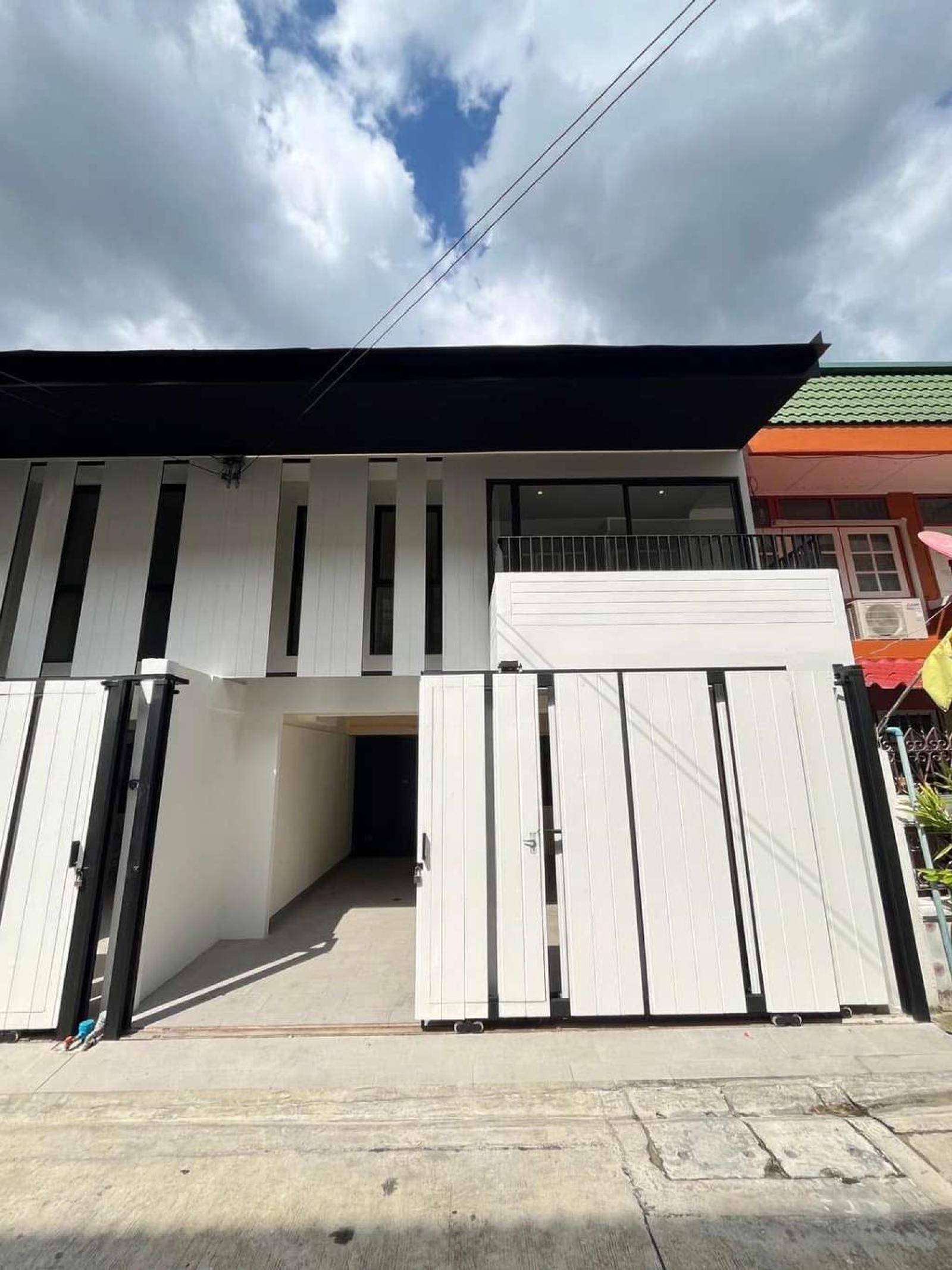 ทาวน์โฮม ปรีดีพนมยงค์ 14 / 2 ห้องนอน (ขายพร้อมผู้เช่า), Townhome Pridi Phanomyong 14 / 2 Bedrooms (SALE WITH TENANT) GNG243 ทาวน์โฮม ปรีดีพนมยงค์ 14 / 2 ห้องนอน (ขายพร้อมผู้เช่า), Townhome Pridi Phanomyong 14 / 2 Bedrooms (SALE WITH TENANT) GNG243