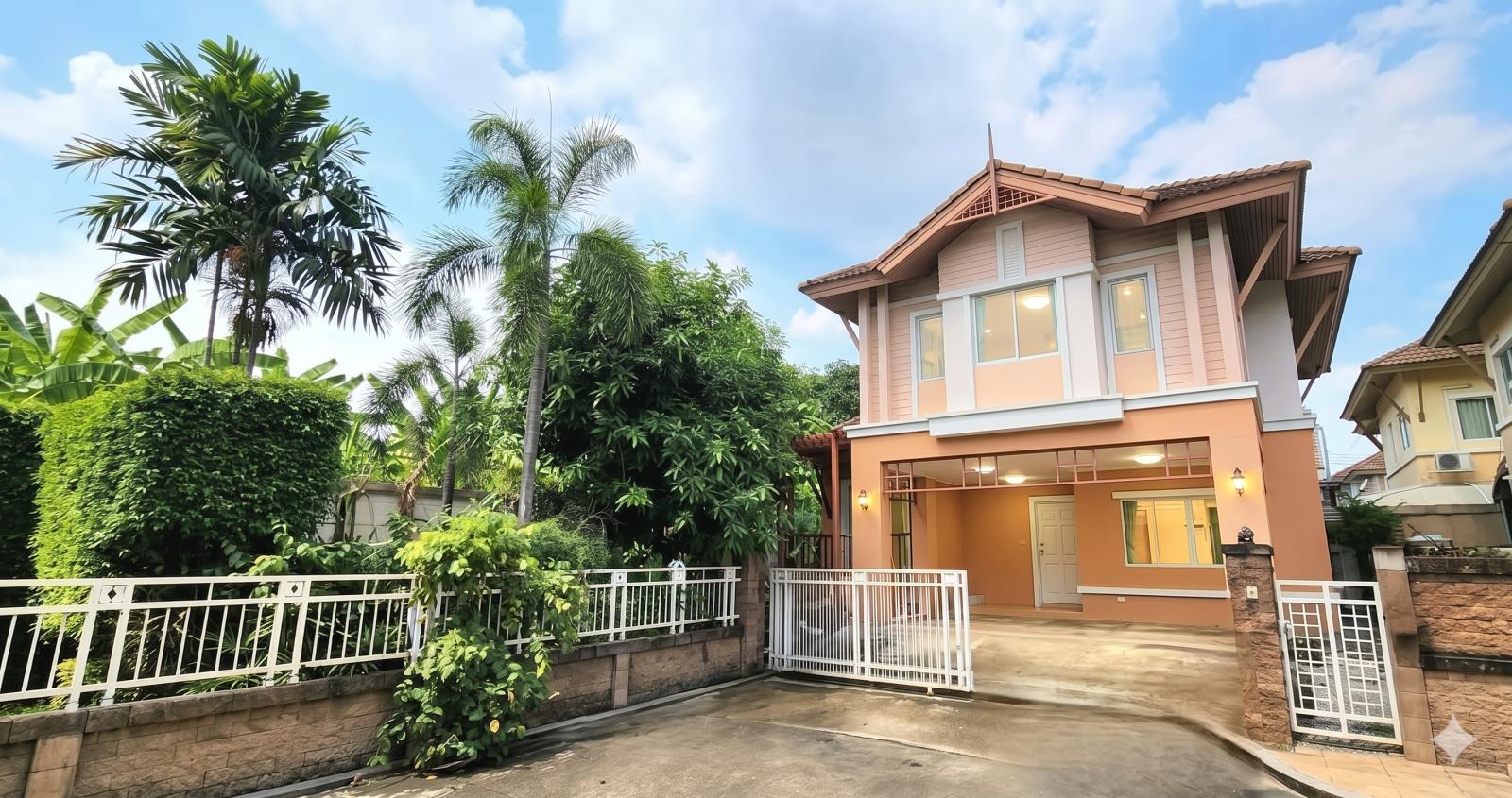 Spacious Corner House in Prinyada Wongwaen Sathorn 
Prime Location Near The Mall Bangkae – Ready to Move In 

Rare 3-Bed 3-Bath Home with Large Living Areas 
Enjoy Privacy & Convenience in Bangkok’s Top Zone 12