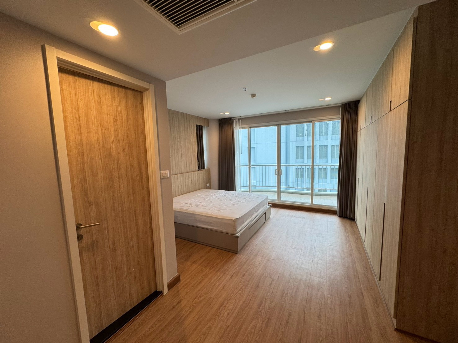 Urgent for rent!! Best price, corner room, ready to move in on 1 September 2026 / The central area is very beautiful✨Supalai Riva Grande – รูปที่ 2