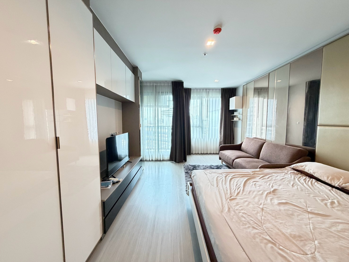 ให้เช่า ✨ Life Ladprao ตึก A ขนาด Studio 29sqm เพียง 16,000 บาท เดินทางสะดวกมาก อยู่ติดเซนทรัลลาดพร้าว 📞 โทรเลย 065-2614622 แทมมี่ ให้เช่า ✨ Life Ladprao ตึก A ขนาด Studio 29sqm เพียง 16,000 บาท เดินทางสะดวกมาก อยู่ติดเซนทรัลลาดพร้าว 📞 โทรเลย 065-2614622 แทมมี่