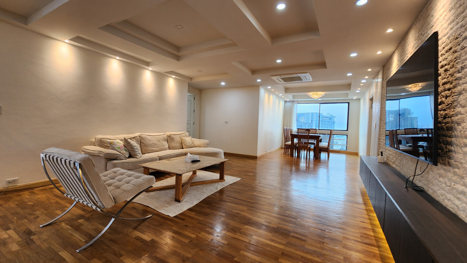 For Sale/Rent: President Park Condo, Sukhumvit 24 – Spacious unit with Chao Phraya River view. For Sale/Rent: President Park Condo, Sukhumvit 24 – Spacious unit with Chao Phraya River view.