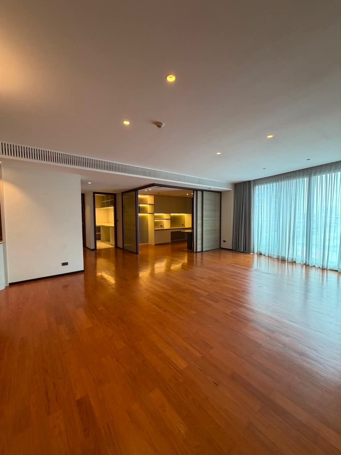For sale 3 bedrooms 42.5 million large condo La Citta Delre Thonglor 16 pet friendly