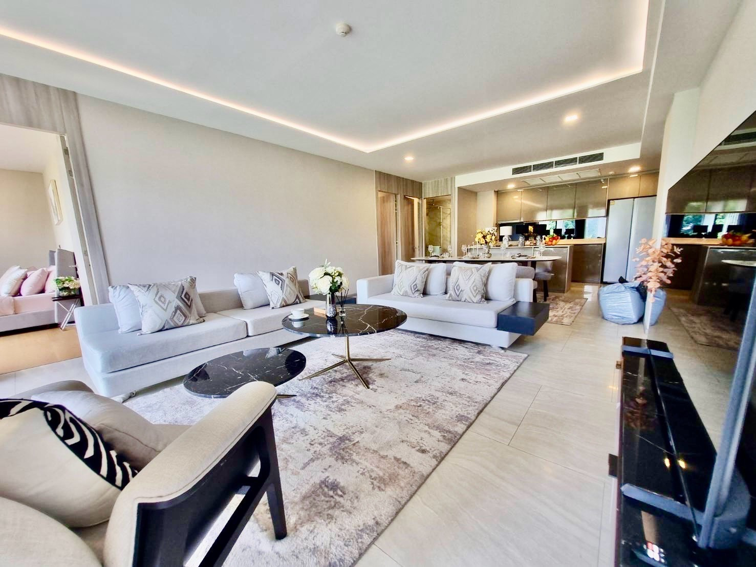 Fully Furnished 3-Bedroom Condo for Sale and Rent in Sukhumvit 31, Close to Asok and Sukhumvit Transport Links