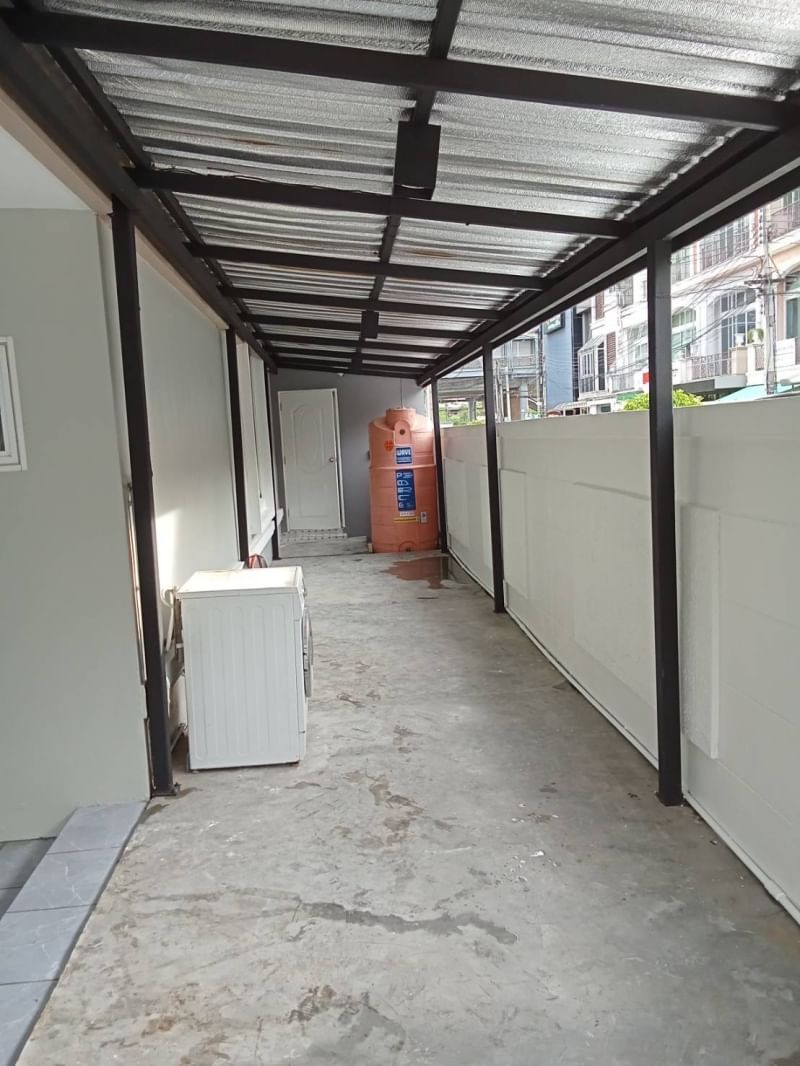 For rent, 3-story townhome, corner of Neo Classic Home Village, next to Ramintra Road. Walk to the skytrain just 80 meters. – รูปที่ 4