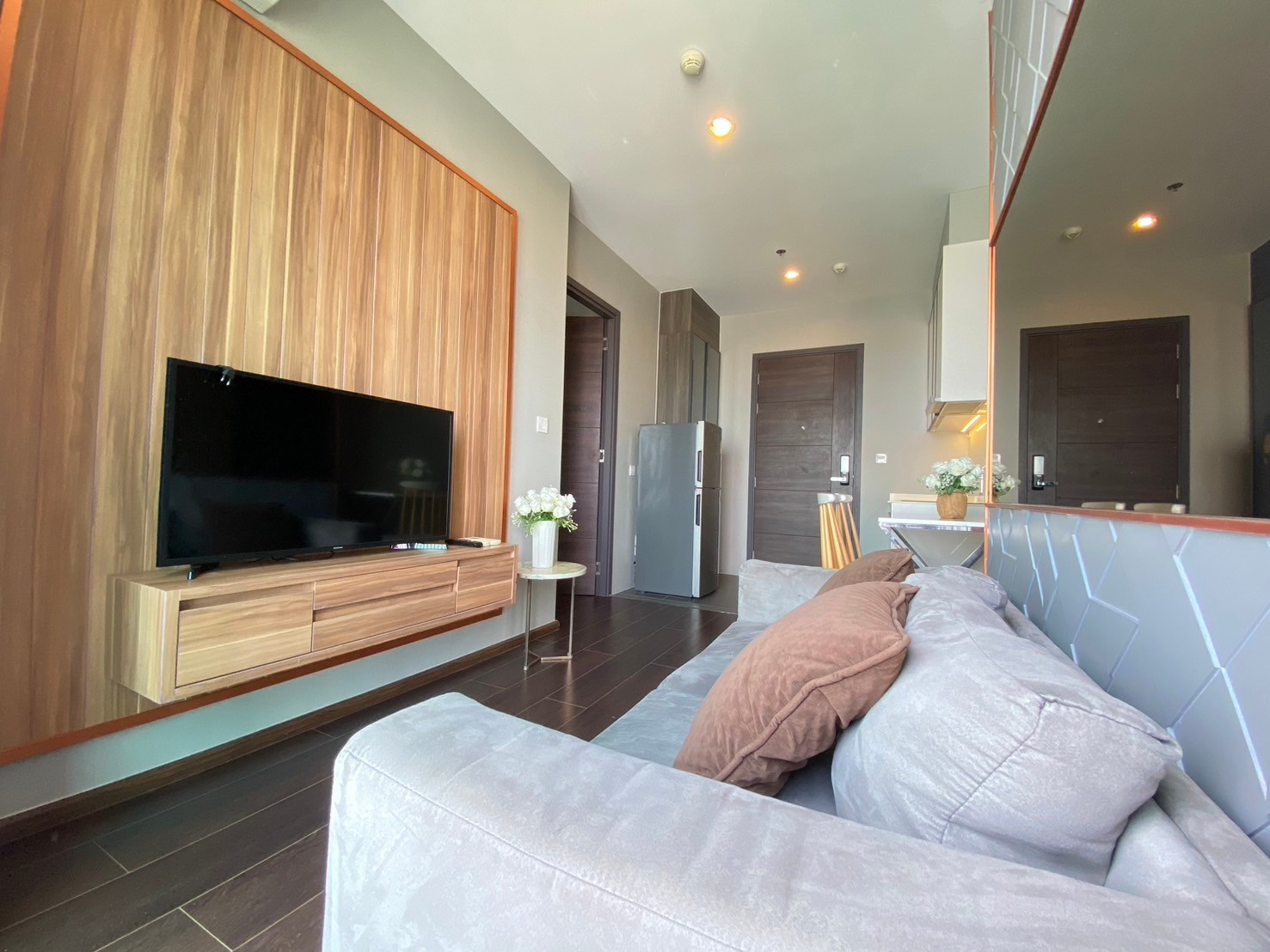 For rent, C Ekkamai Condo, 1 bedroom, unblocked view, 23rd floor.