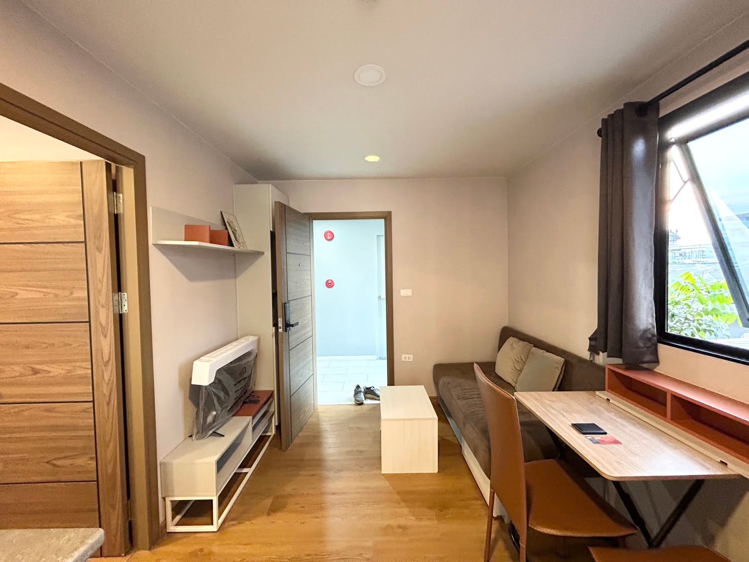 🔥 เดอะ คิวบ์ ลอฟท์ ศรีนครินทร์ (The Cube Loft Srinakarin)  📍 ใกล้ MRT ศรีแบริ่ง  💸  7,900 บาท