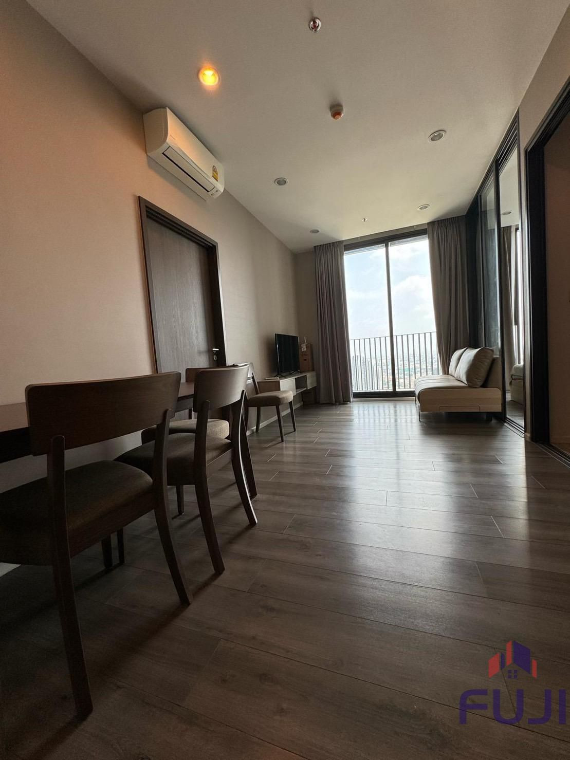 ให้เช่าคอนโดหรูสไตล์โมเดิร์นที่ Whizdom Essence Sukhumvit – รูปที่ 2